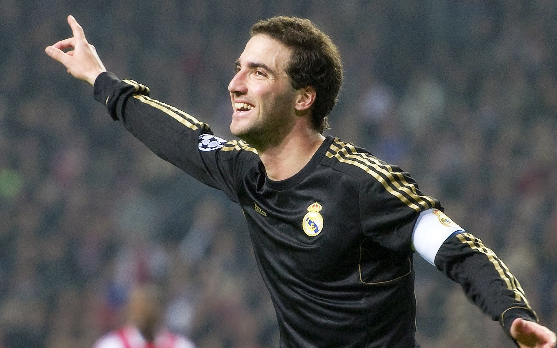 MAD前途光明！，TheShy新星重要助攻表现突出全场沸腾不已