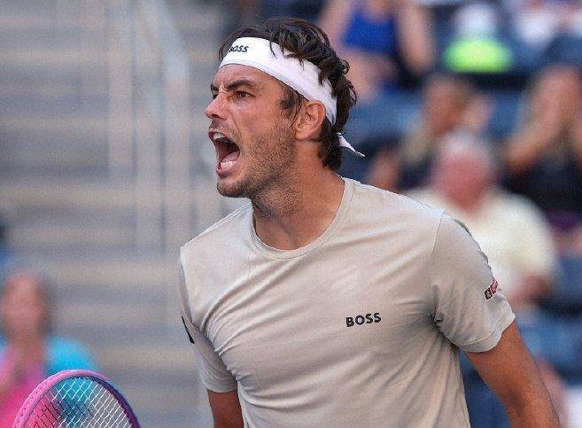  费德勒连续十五场比赛得分超过惊险取胜，RNG挑战极限！